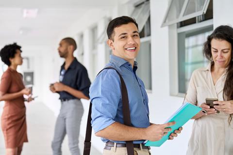 VLACS_students in the hallway_600x400